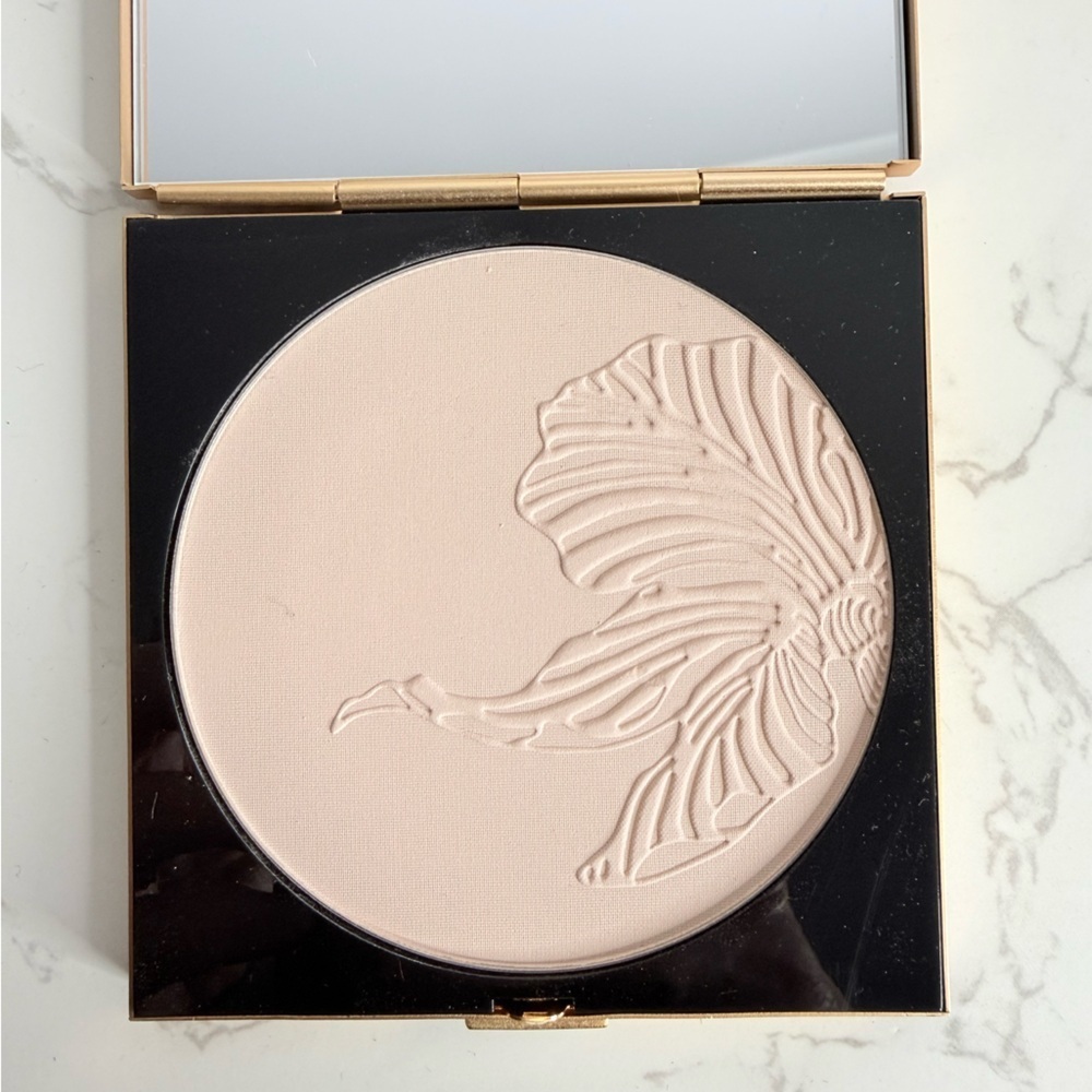 Mac Cosmetics Guo Pei Collection Beauty Powder in Soft Moonlight - Picture 1 of 3